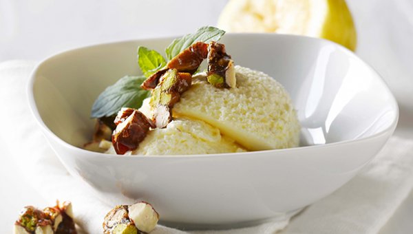 Protein citronfromage med karamelliserede ndder